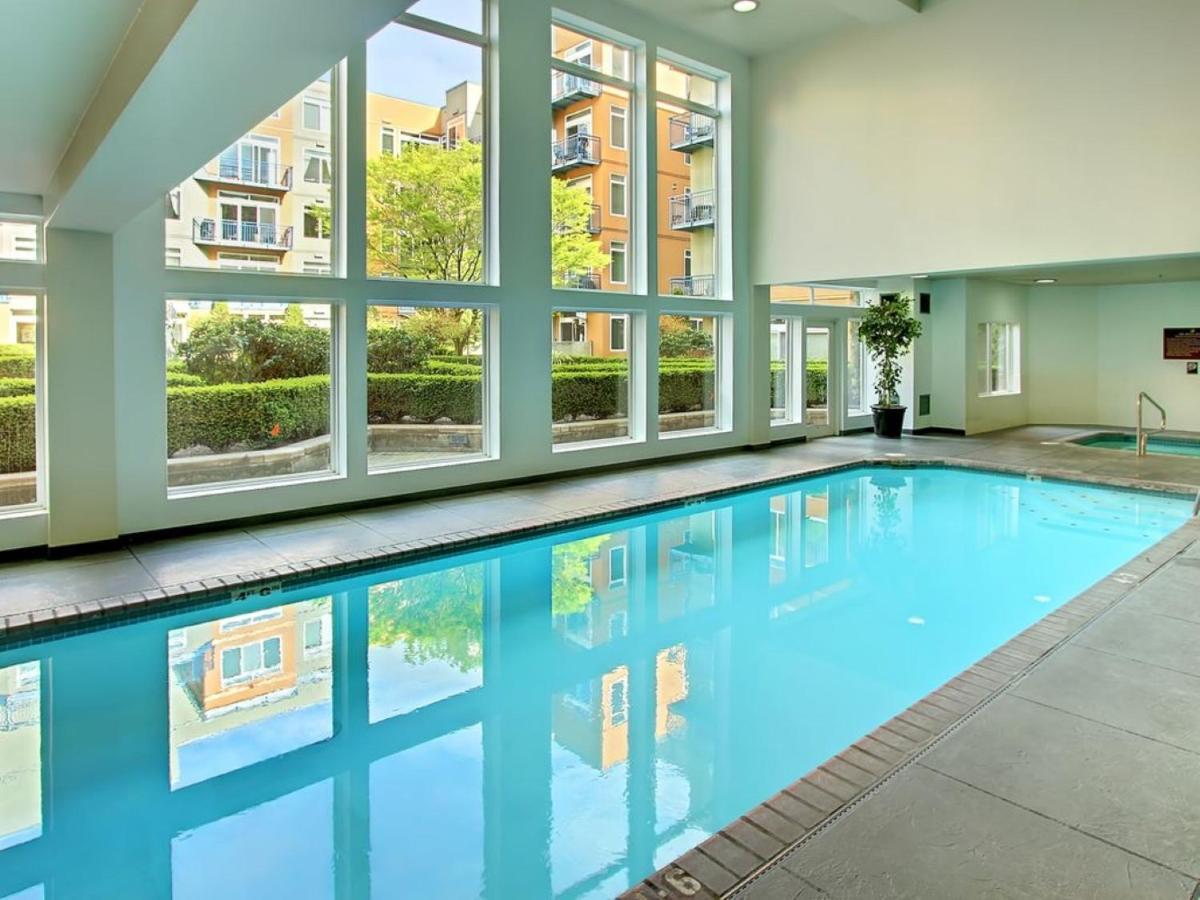 City Water View Oasis With Pool & Gym Near Cruise In Heart Of סיאטל מראה חיצוני תמונה